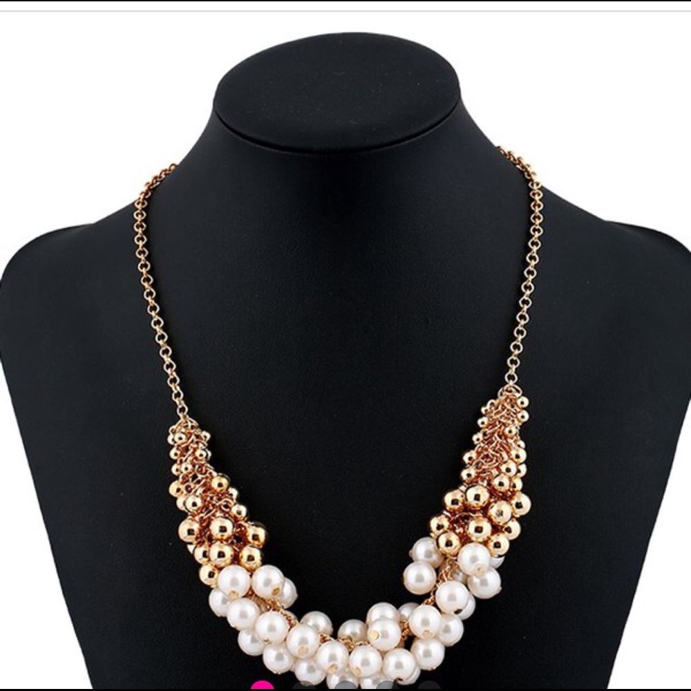Peal beaded necklace